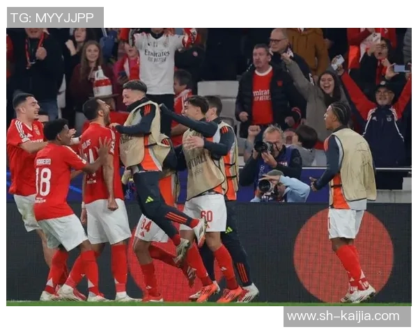 足球场上疯狂的球星们：从疯狂进球到场外爆炸新闻的全景式解析